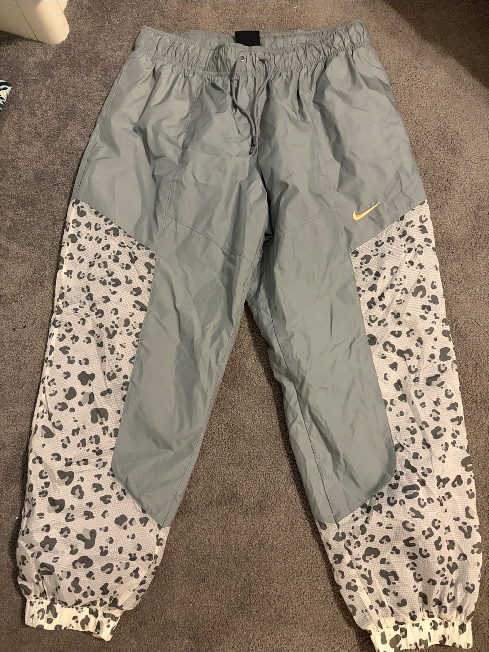 Women’s vintage Nike cheetah pants